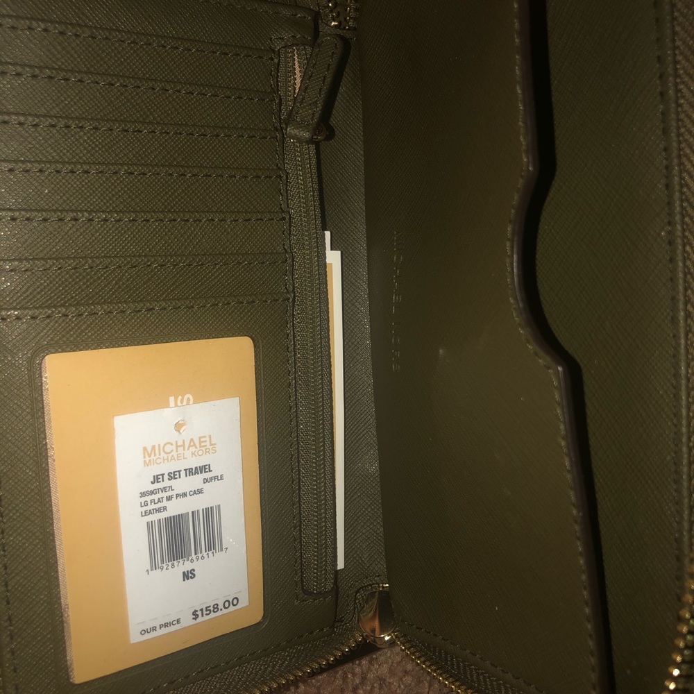 Michael kors wristlet wallet